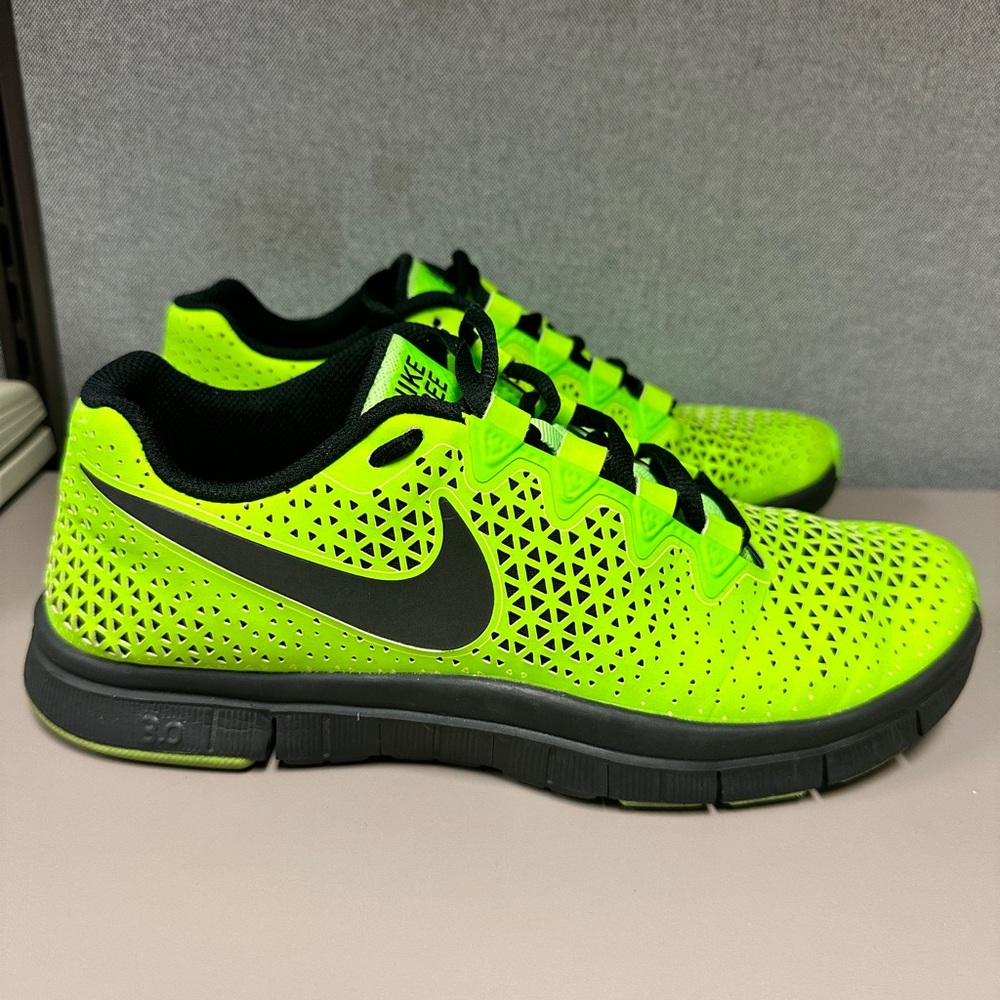 Great pair of Nike 3.0 Fluorescent Green Running Shoes.